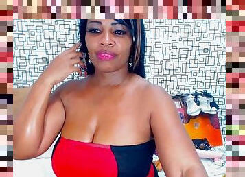 Ebony mom squirt on cam