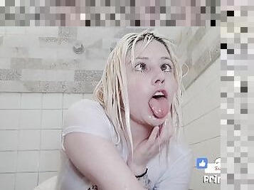 ???????? Wet t-shirt with candy in the shower ????????
