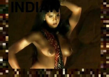 Indian Lady Is So Gorgeous When She Dances To Exotic Music