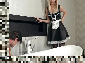 Naughty blonde maid Sharon White drops her uniform to have sex