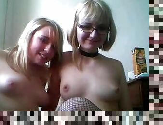 Lesbos kiss and make their pussies wet on webcam