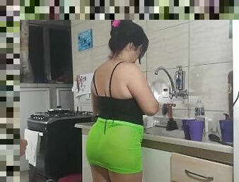 Na cozinha com a madrasta na madrugada