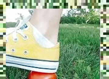 Crushing Tomato with my amazing yellow Converse All Star