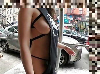 Missive sideboob in the city!