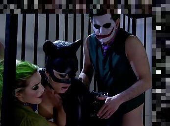 Catwoman breaks into jail to have a threesome with The Joker