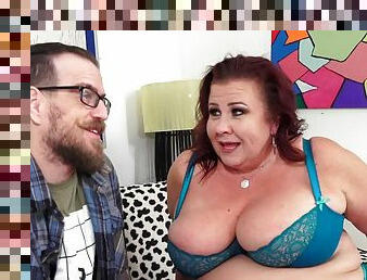 Fat Lady Lynn Fucks a Guy Half Her Size