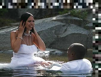 Bride gets busy with the BBC while in the water