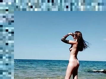 Naked girl on the beach and in the sea - amateur Lalli_Puff