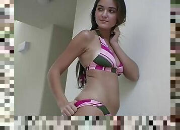 Undressing teen beauty takes off her bikini