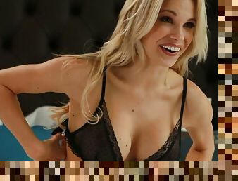 Dani Mathers the wild blonde chick draws a picture being naked