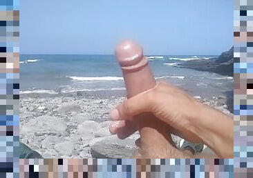 ??????Desciendo Por Las Rocas Hacia La Playa Virgen,Me Masturbo y Me Corro Gimiendo Como Nunca