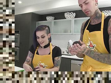 Hardcore fucking in the kitchen with tattooed emo GF Rizz Ford
