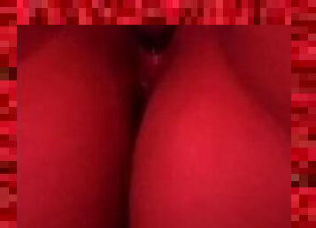 grabando a mi mejor amiga masturbando con un dildo