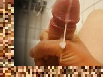 Bick dick huge cumshot! Closeup in bathtub