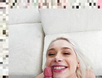 Blonde hottie Scarlett Hampton wraps her lips around a hard dick