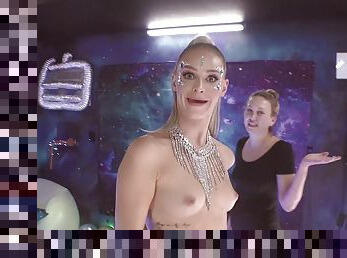 Sweet pornstar Emma Hix loves teasing nude backstage. HD video