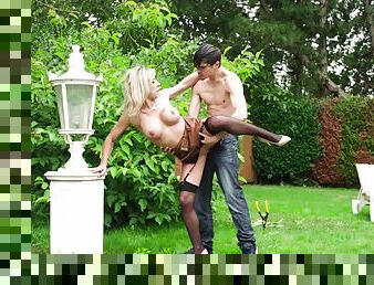 Nude MILF fucked in the backyard by the much younger pol guy