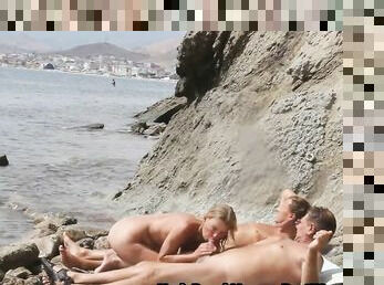 Nudist, Zunaj, Suha, Fafanje, Milf, Hardcore, Camera, Plaža, Potovanje, Trojček