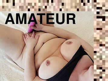 Thick mom cums with toys