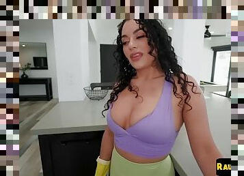Amateur maid with big ass pleases boss with pussy at his home