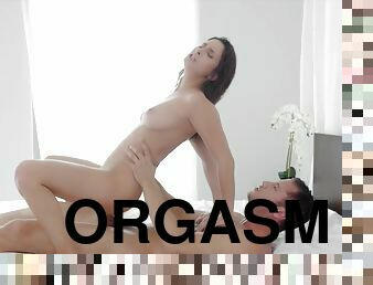Reverse cock riding cowgirl makes thin beauty reach the orgasm first