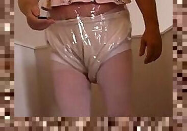Sissybaby peeing in pantyhose so gets diapers
