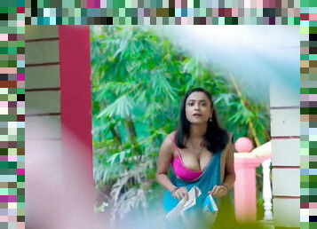 Desi Neighbour Bhabhi Flashes Young Guy