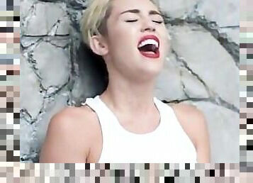 Mcyrus wrecking ball lookalike