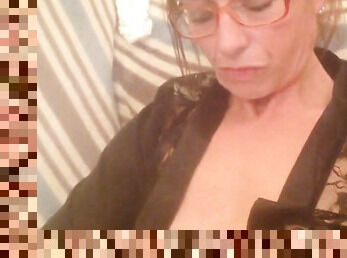Wanton four eyed wifey loves to fuck her cunt with her favorite vibrator