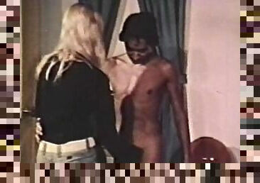 Peepshow Loops 328 1970s - Scene 3