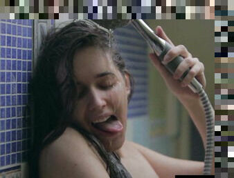 Milf fucks herself hard with a spoon in the shower