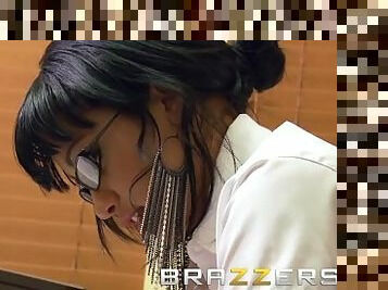 Brazzers - Slutty secretary Abella Anderson gets pounded over the desk