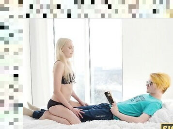 Tenåring, Soving, Ung (18+), Familie, Blond, Undertøy, Søster, Petite, Kjæreste, Hanrei