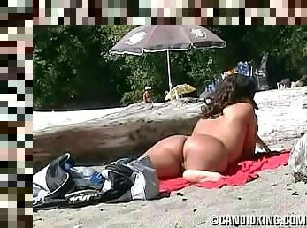 Sexy Chica en playa nudista