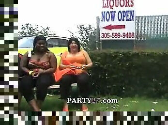 Tenn college girls copulate in cars