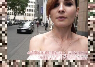 JENY SMITH FLASHING HER PERFECT TITS TO STRANGERS ON THE STREET