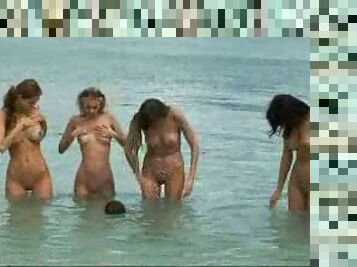 4 Perfect Beach Bums